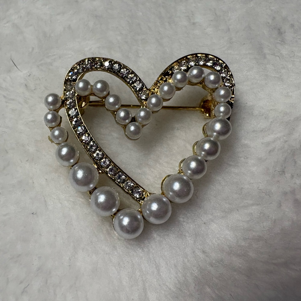 Source Unknown Gold and Silver Heart Brooch